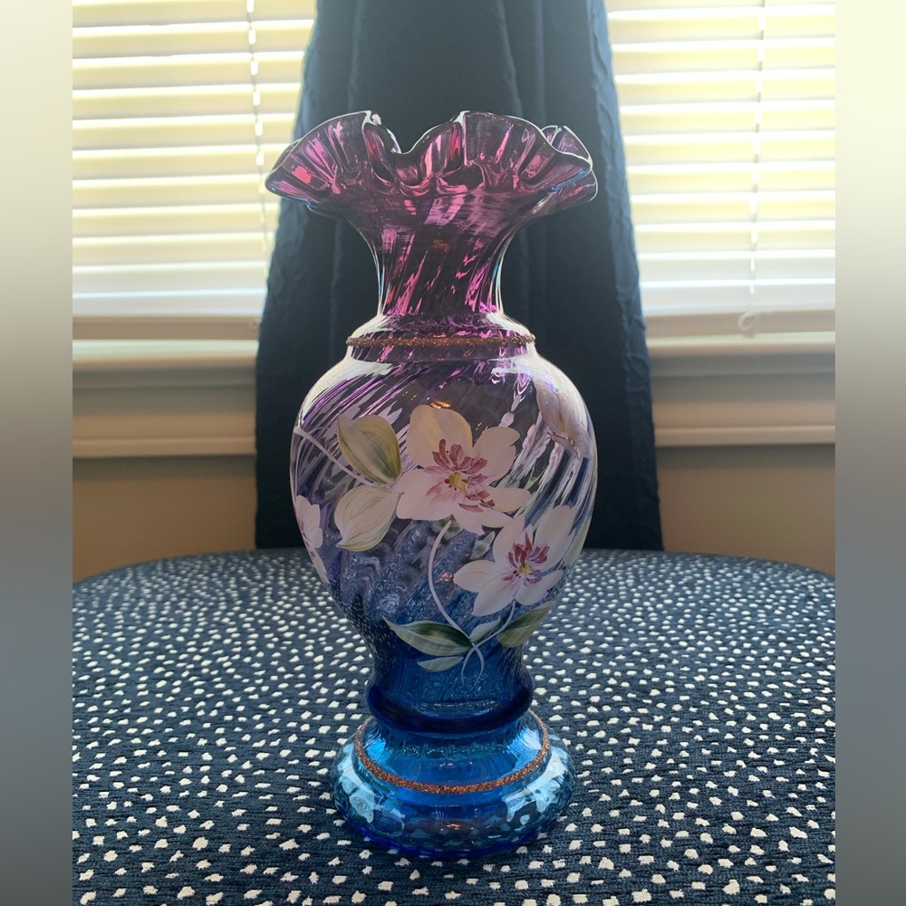 Fenton Mulberry Recognition vase